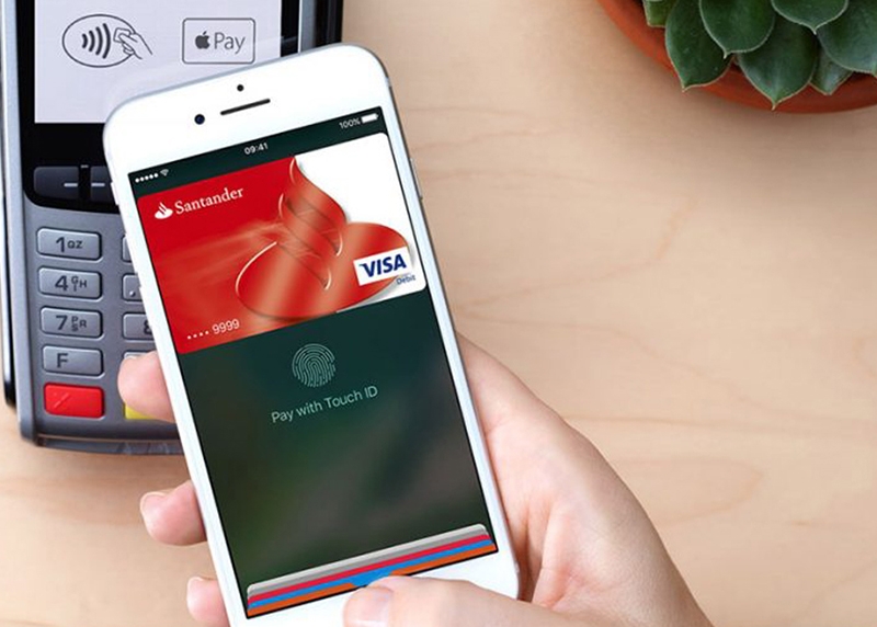 Los clientes de Santander con Visa ya pueden pagar con Apple Pay