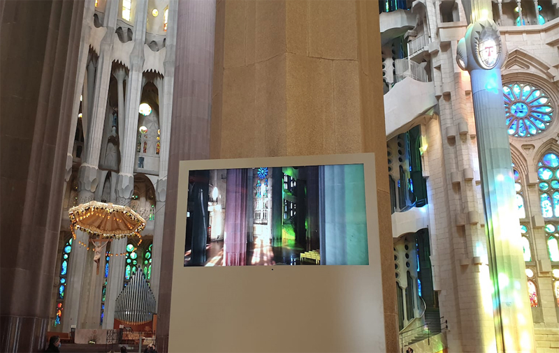 Samsung instala 16 televisores en la Sagrada Familia