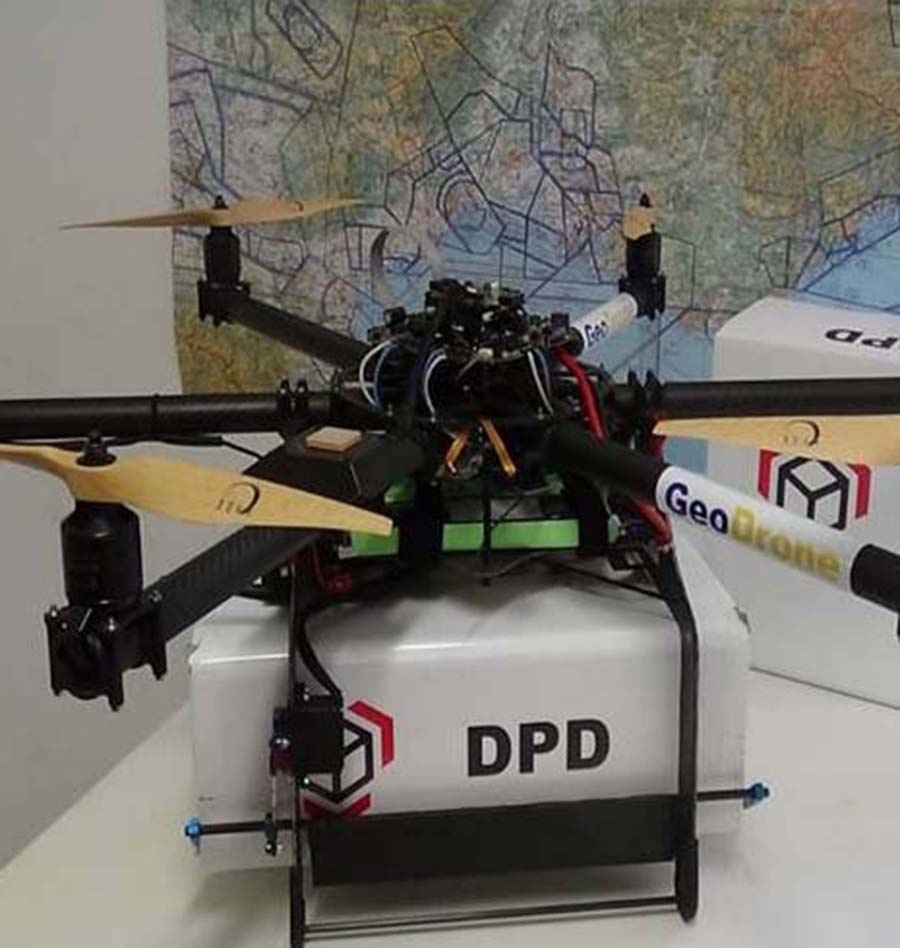 SEUR prueba el reparto con drones