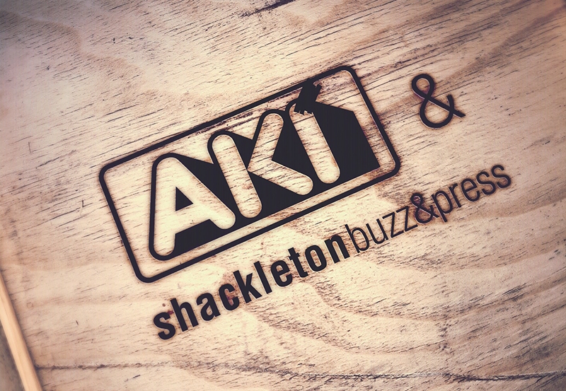 AKI adjudica su cuenta a Shackleton Buzz&Press