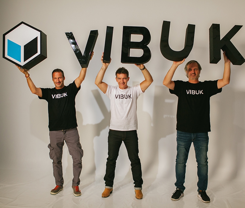 Antonio Banderas presenta VIBUK App
