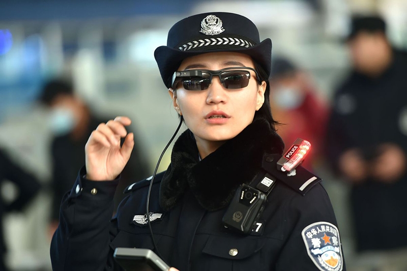 La policía china utiliza gafas de reconocimiento facial