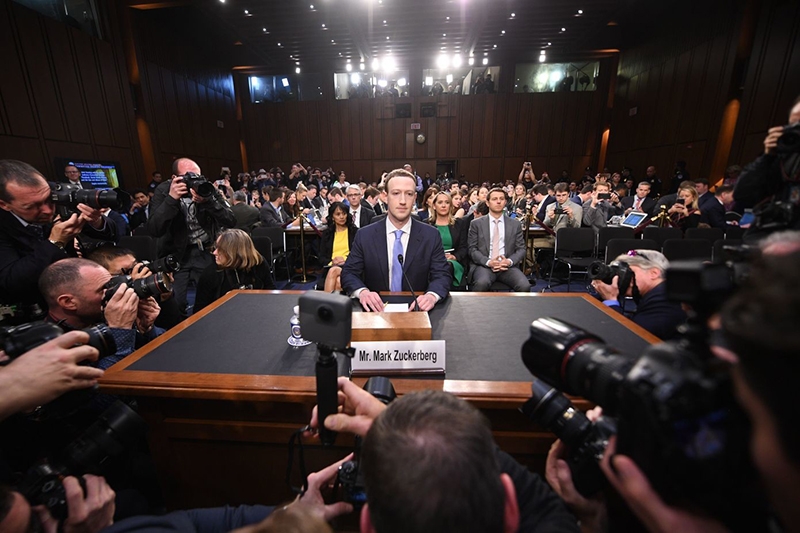 Zuckerberg pide perdón ante el Senado y advierte sobre Rusia