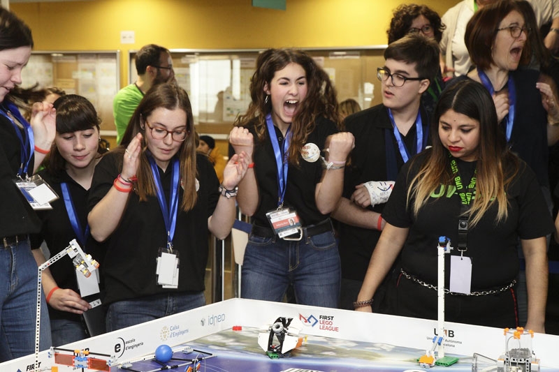 Acer beca a chicas para participar en la First Lego League