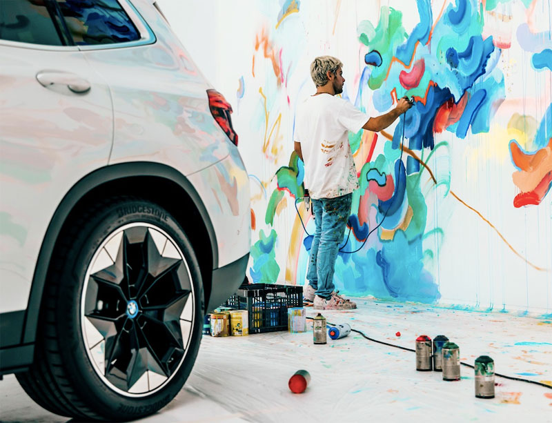 MisterPiro pinta las emociones que le inspira el BMW iX3