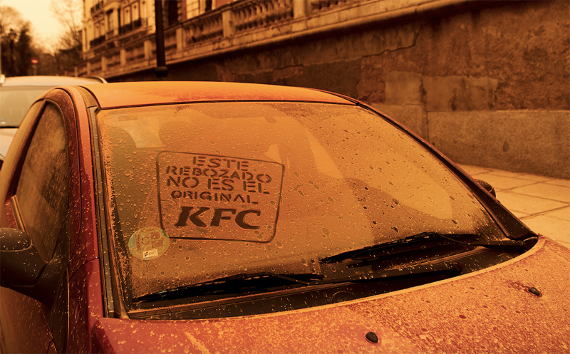 KFC saca partido de la calima sahariana en Madrid