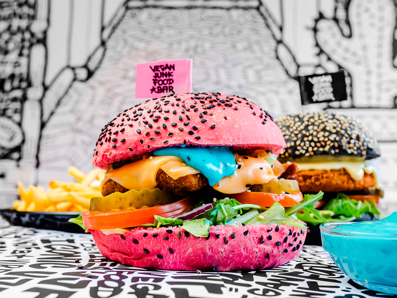 Vegan Junk Food Bar crea un restaurante en 2D