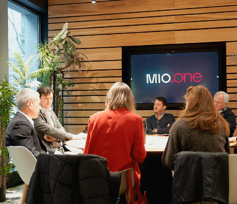 Nueva marca de estrategia de negocio y marketing de MIO Group